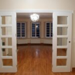 Drzwi wewnętrzne przesuwne z szybami