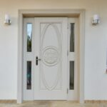Drzwi zewnętrzne białe